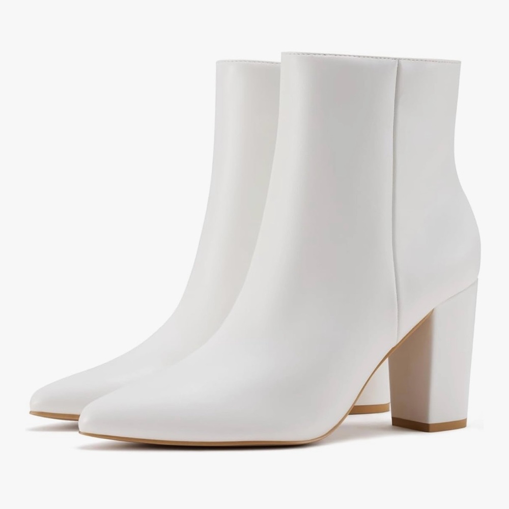 HP 🎉NIB elegant White pointed toe, chunkie heel white Ankle Boots 8.5
